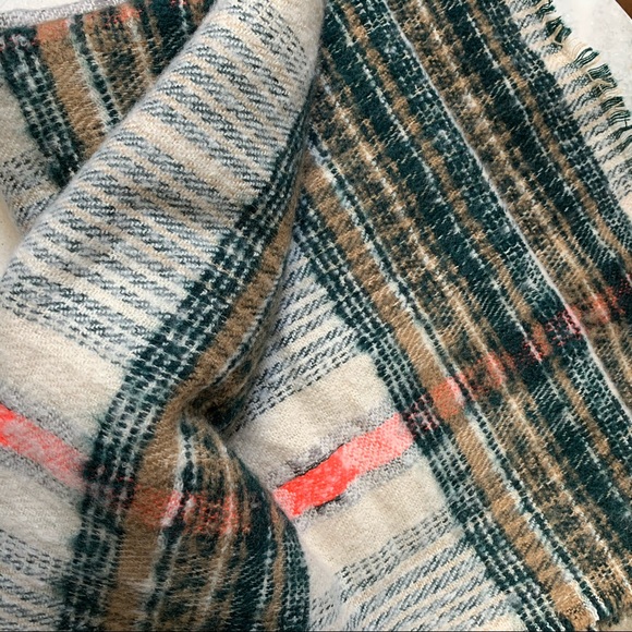 Plaid Blanket Scarf - New! - Picture 2 of 3